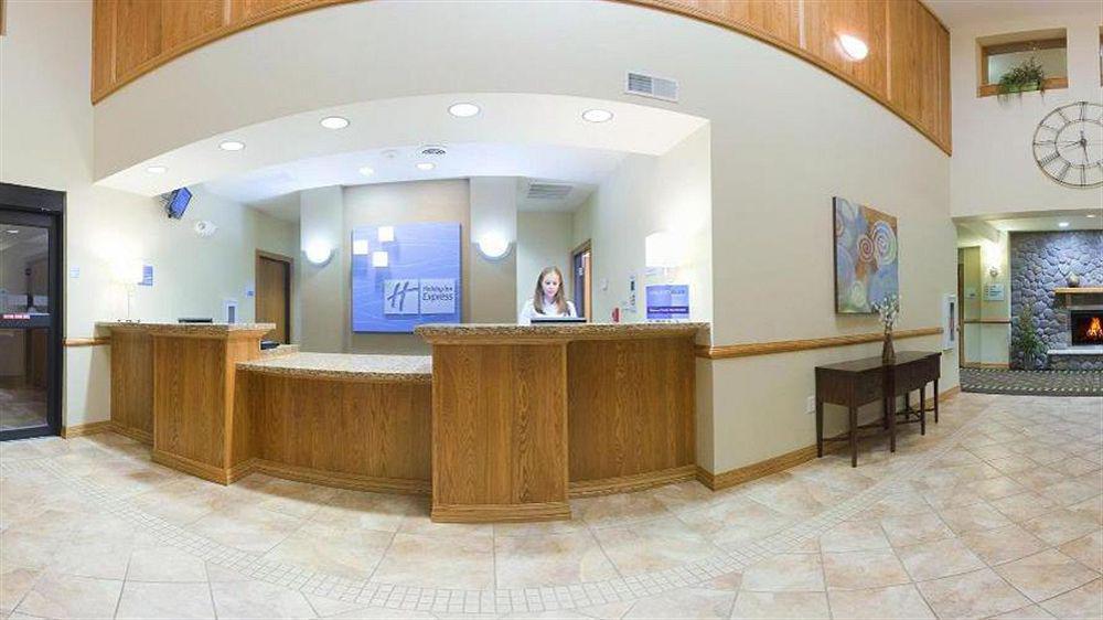 Holiday Inn Express Hotel & Suites Antigo By Ihg Exterior foto