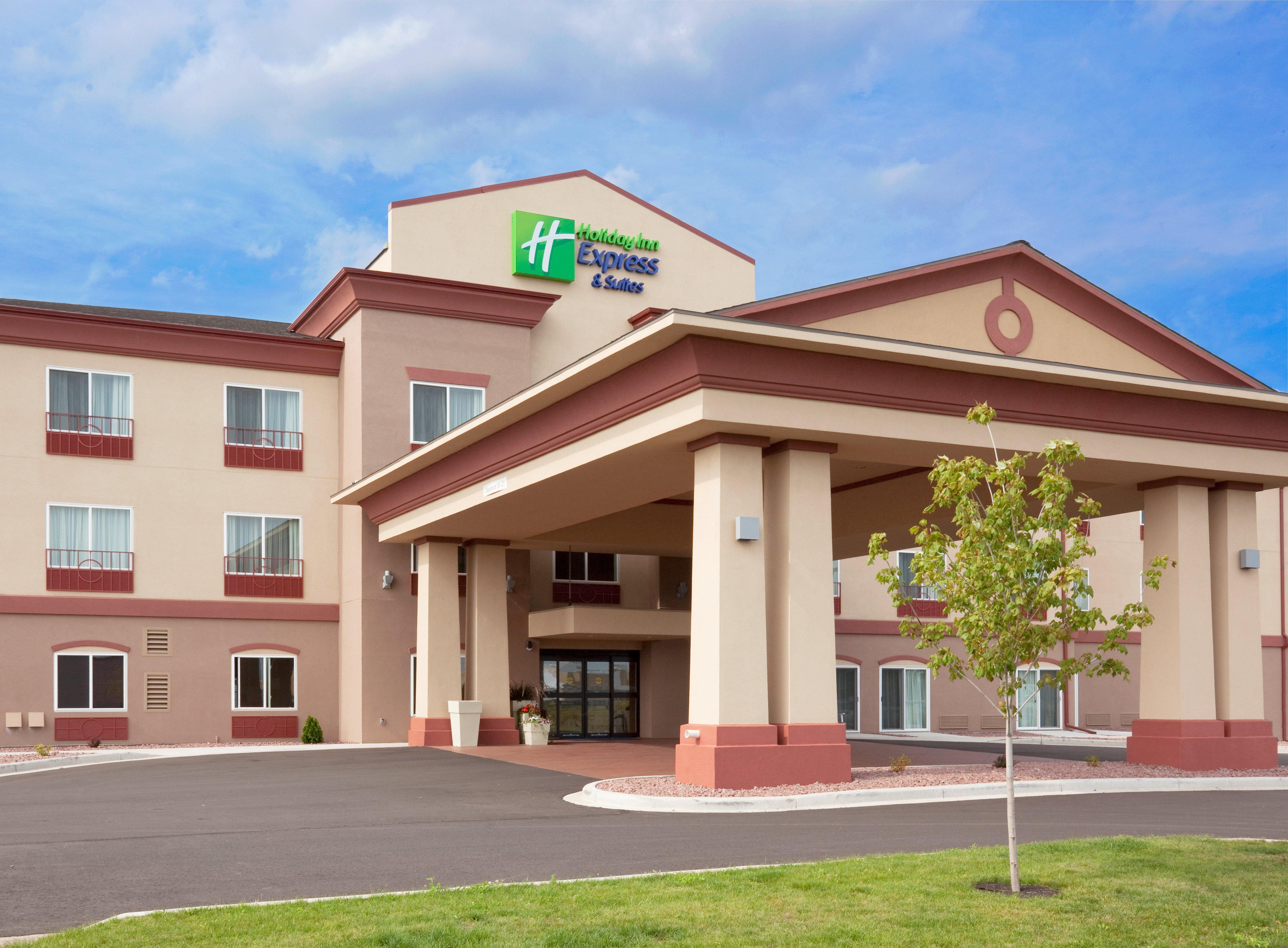 Holiday Inn Express Hotel & Suites Antigo By Ihg Exterior foto