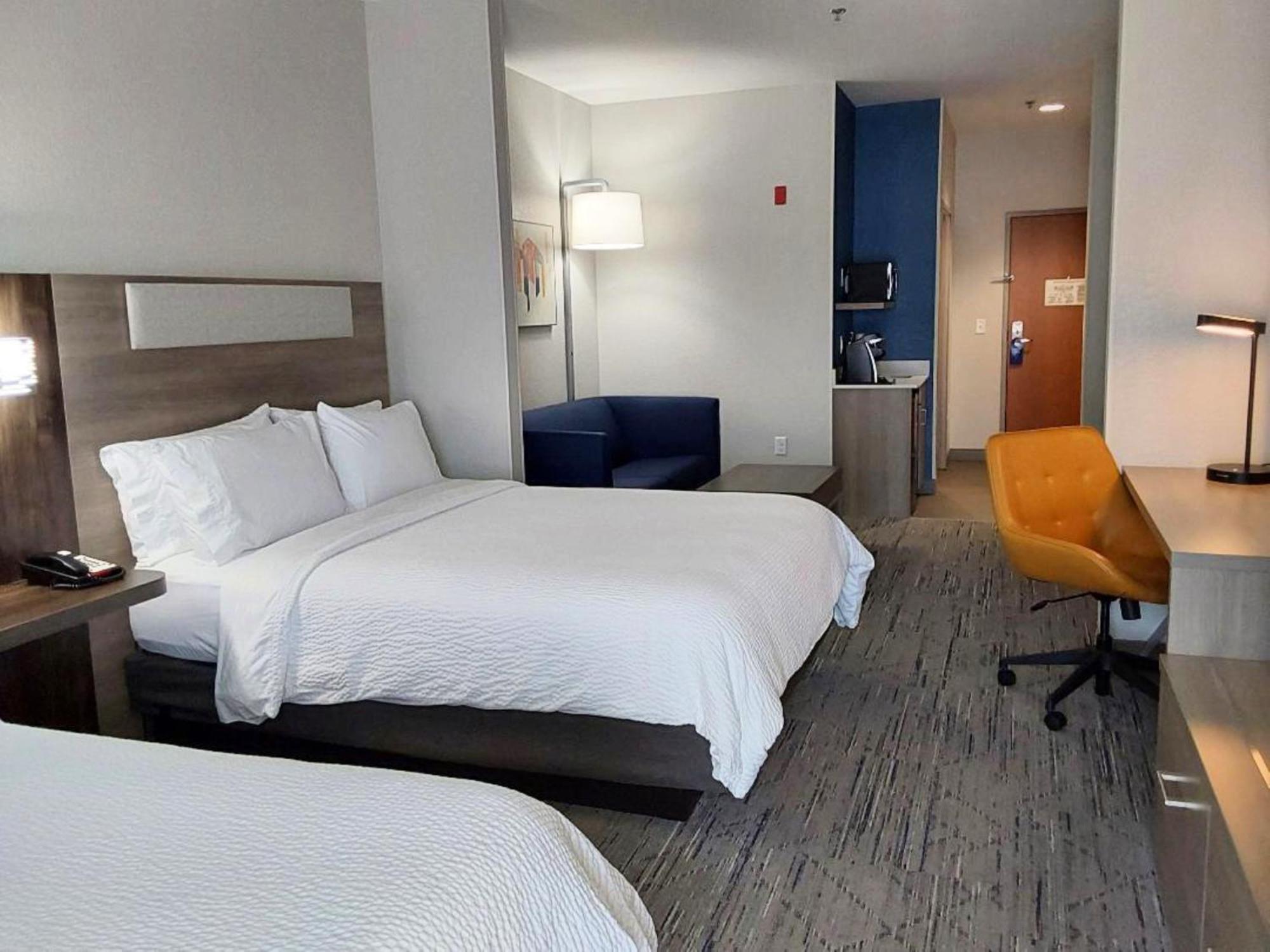 Holiday Inn Express Hotel & Suites Antigo By Ihg Exterior foto