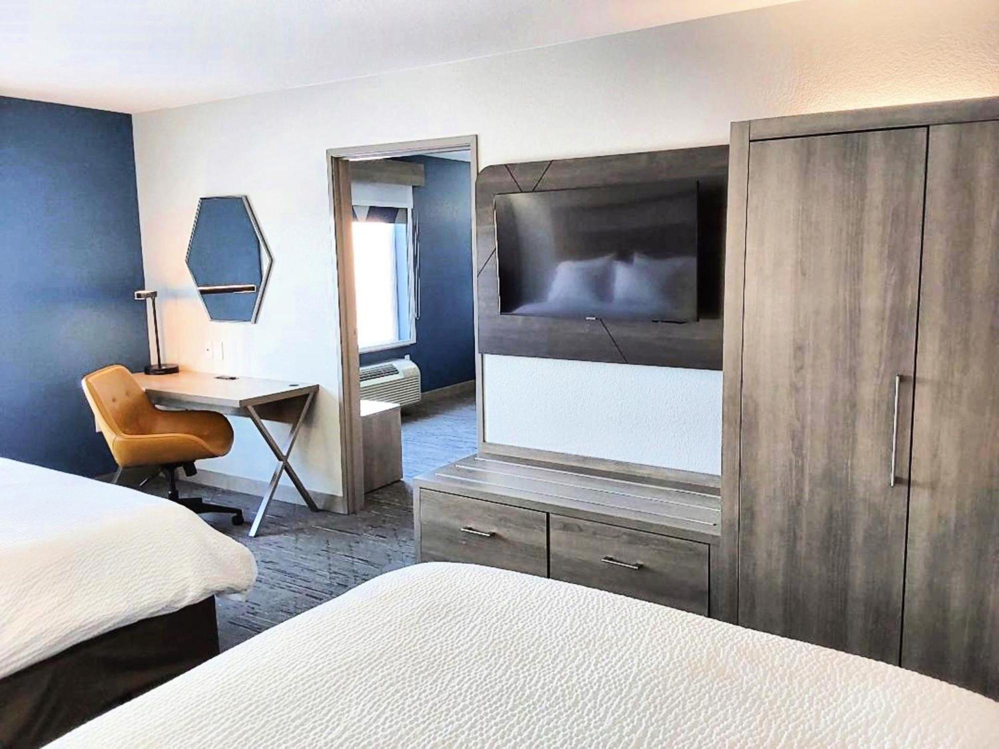 Holiday Inn Express Hotel & Suites Antigo By Ihg Exterior foto