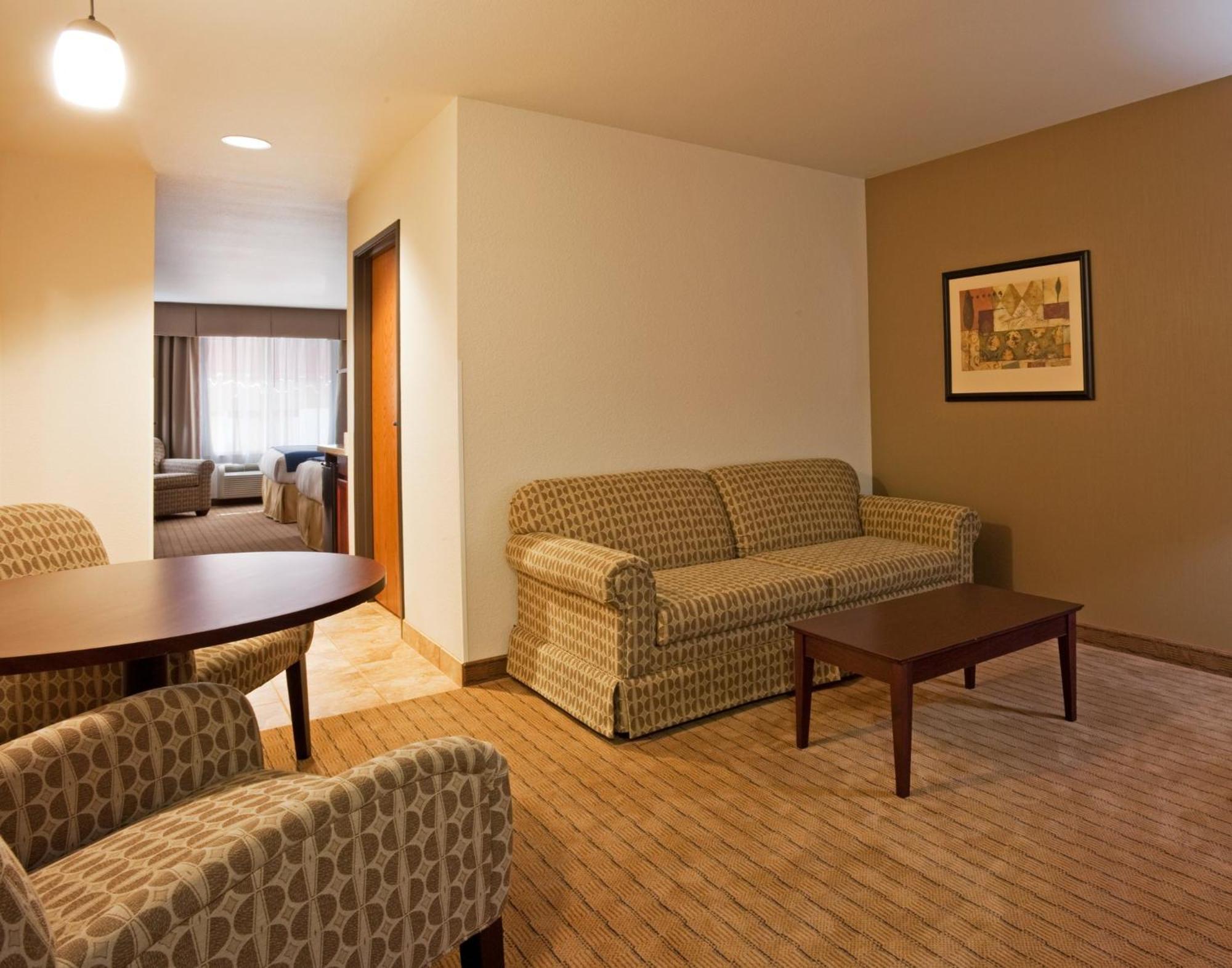 Holiday Inn Express Hotel & Suites Antigo By Ihg Exterior foto